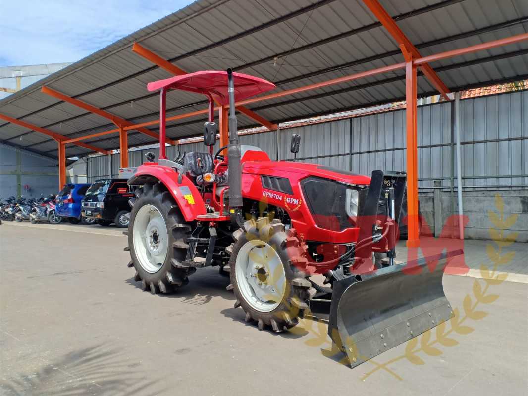 Kendaraan Berat Traktor Dalam Sebuah Bidang Pertanian