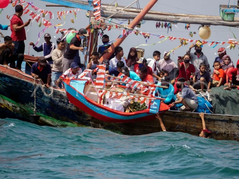 Tradisi Sedekah Laut Wujud Nilai Gotong Royong Masyarakat