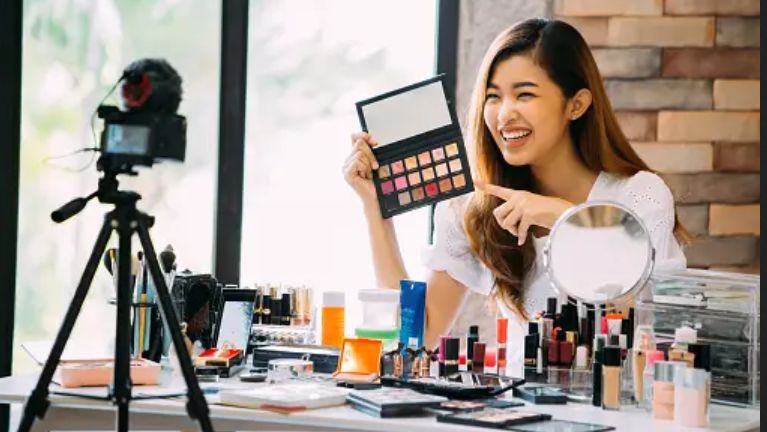 Pengaruh Influencer Pada Pola Keputusan Pembelian Konsumen