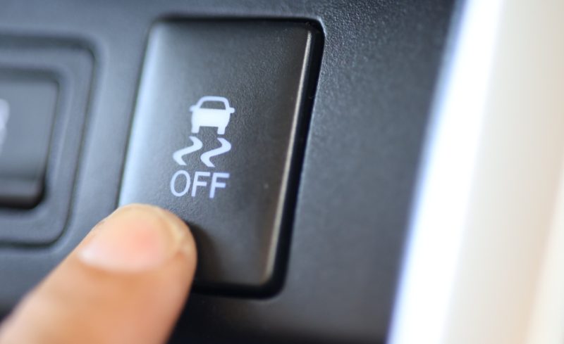 Fitur Traction Control Kapan Perlu Di Matikan?