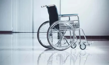 Alat Bantu Mobilitas Yaitu Sebuah Kursi Roda