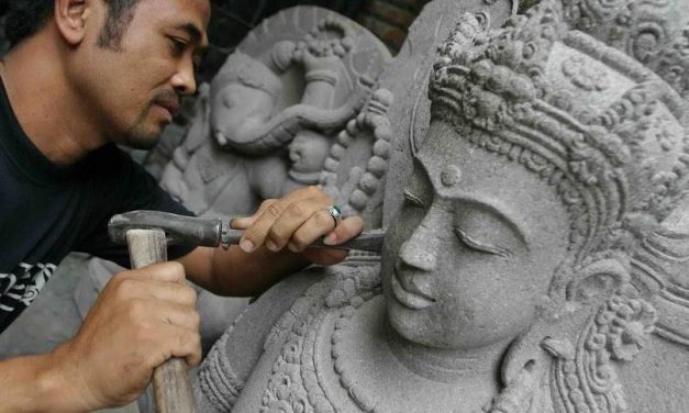 Seni Memahat Pada Sebuah Tiga Dimensi