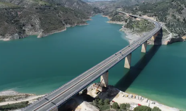 Jembatan Rp 582 Miliar Retak, Lalu Lintas Kembali Lumpuh