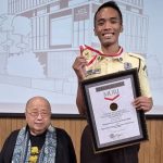 Kisah Hebat Satpam Bank: Koleksi Gelar Sambil Jaga Pintu