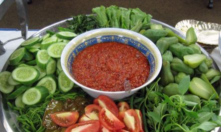 Surganya Pecinta Pedas: Keajaiban Sambal & Lalap Sunda