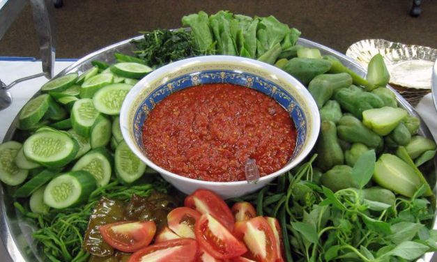 Surganya Pecinta Pedas: Keajaiban Sambal & Lalap Sunda