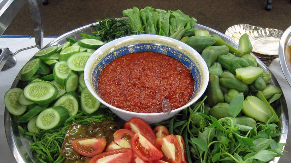 Surganya Pecinta Pedas: Keajaiban Sambal & Lalap Sunda