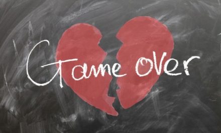 3 Kelakuan Berlebihan Yang Malah Bikin Hubungan Retak