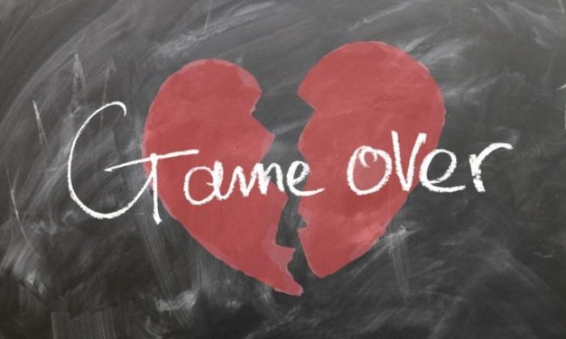 3 Kelakuan Berlebihan Yang Malah Bikin Hubungan Retak