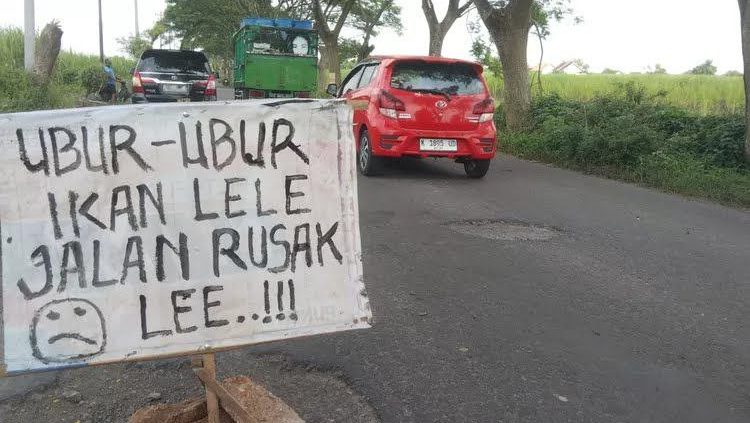 Jalan Rusak Makin Parah, Pengendara Wajib Hati-Hati