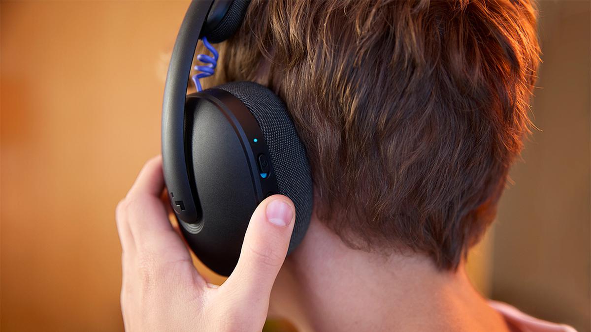 Logitech G325: Headset Wireless Yang Bikin Betah Push Rank