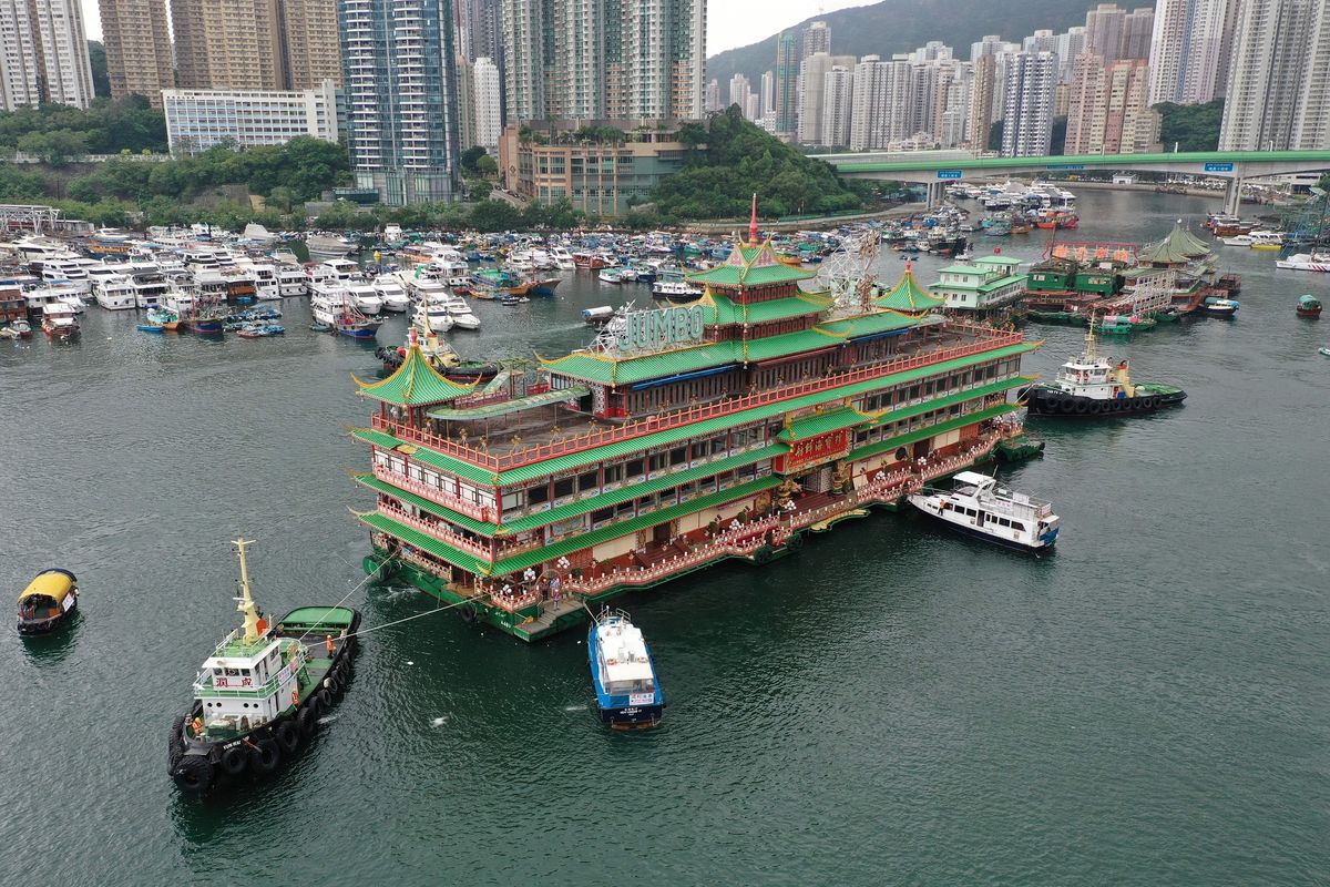Saking Enaknya, Resto Hongkong Ini Lagi Ramai Pol!