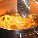 Rahasia Dapur: Trik Bikin Minyak Goreng Gak Gampang Hitam