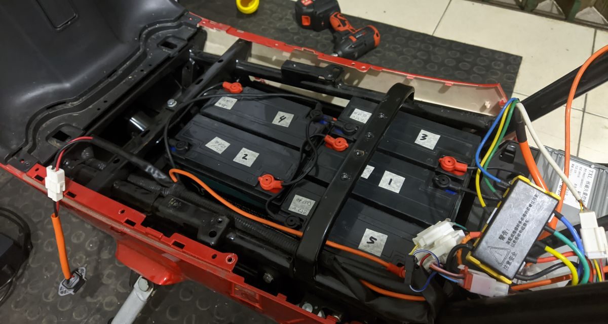 3 Cara Bikin Baterai Motor Listrik Awet Seharian