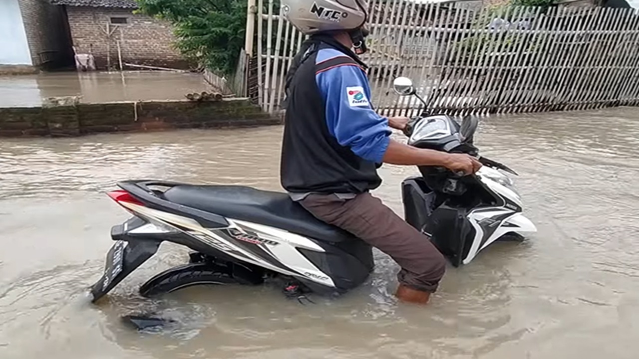 Jangan Keliru, Ini Risikonya Nyalakan Motor Pasca Banjir