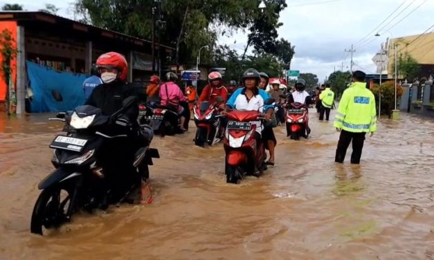 Risiko Gila Menyalakan Mesin Motor Pasca Terjang Banjir