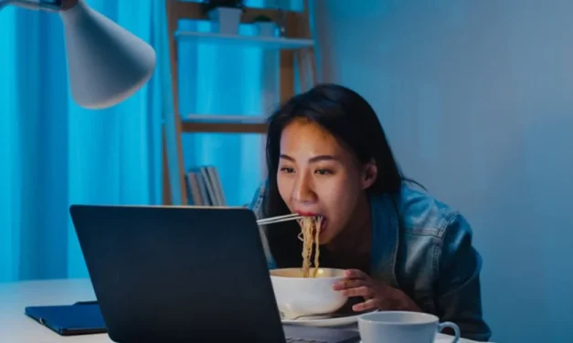 Bahaya Makan Larut Malam Bagi Kesehatan Tubuh