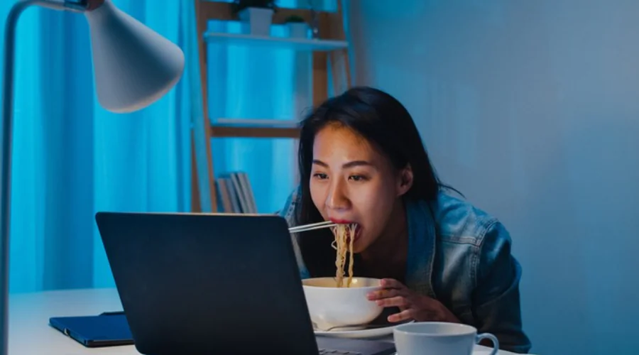 Bahaya Makan Larut Malam Bagi Kesehatan Tubuh